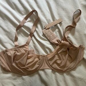 NWT SKIMS No Show Molded Unlined Demi Bra